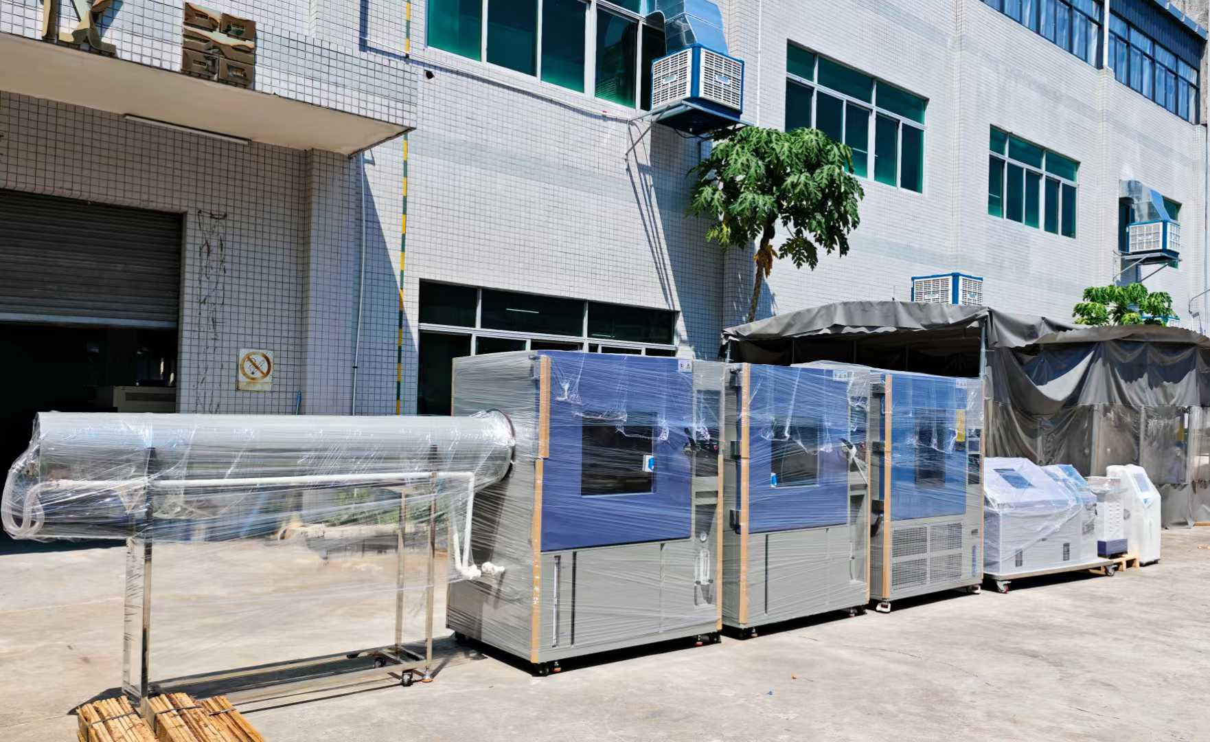 000L淋雨箱（IP56等级）、1000L沙尘试验箱、800L恒温恒湿箱、120型盐雾箱、电磁式振动台